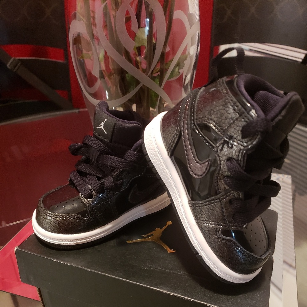 Jordan's 1 Retro High Black Size 3🖤